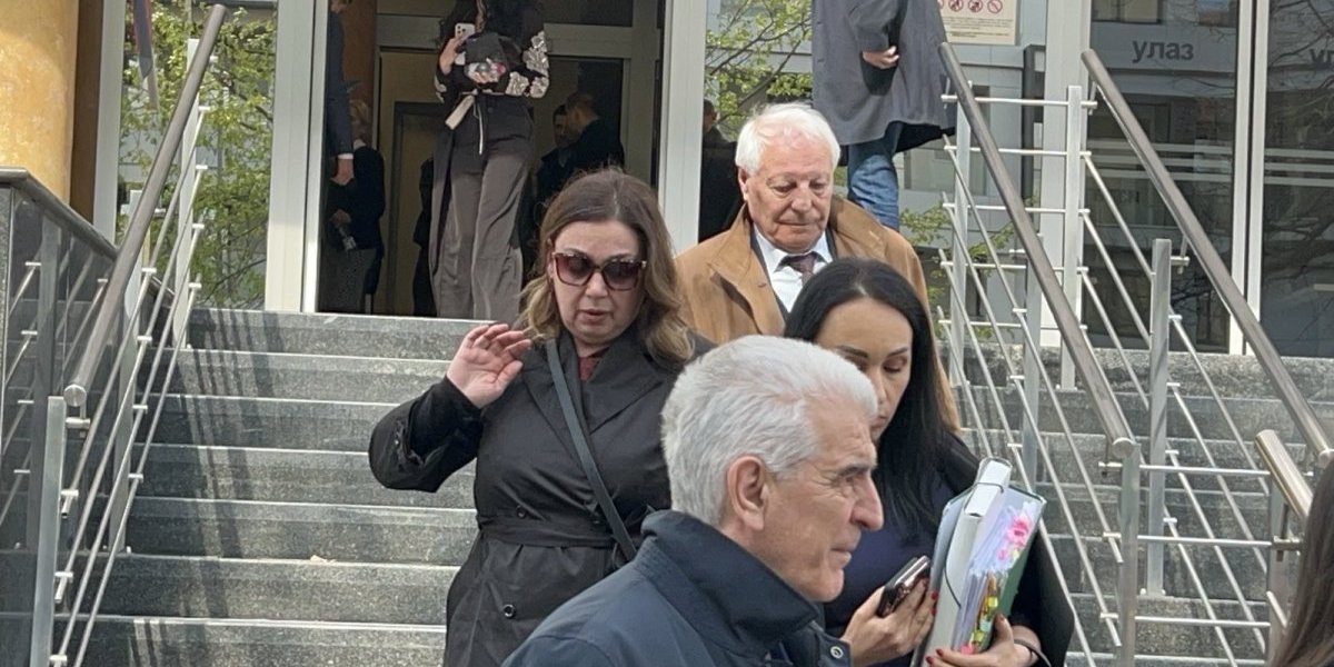 Miljana Kecmanović sa advokatima