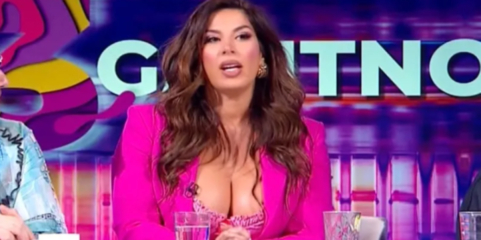 Voditeljka jedva obuzdala bujne grudi u korsetu: Gledaoci u čudu zbog vrelog izdanja u emisiji