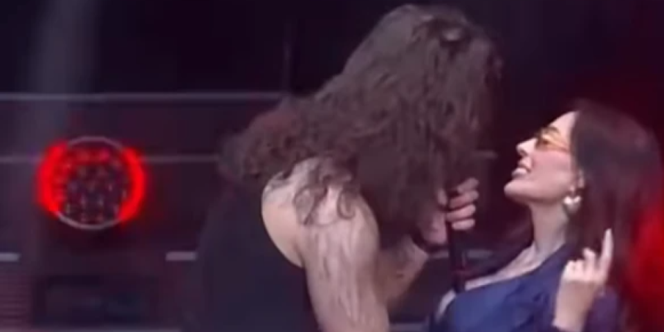 Ceca u zanosu sa 29 godina mlađim: Ščepao ju je za struk, a ona ne krije koliko joj prija