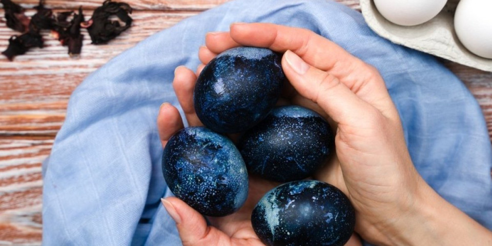 Teget jaja sa kristalima za Vaskrs: Izgledaju kao mini umetnička dela, a trebaju vam 4 sastojka