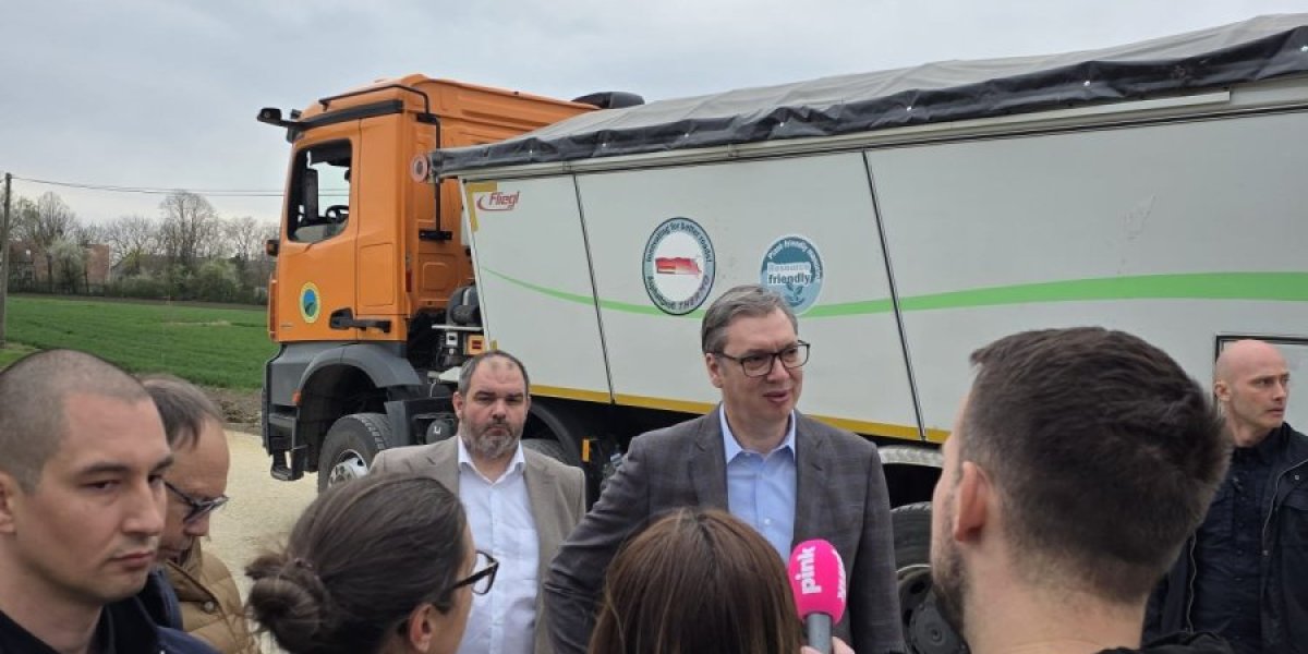 Predsednik Vučić obišao radove na deonici puta Lipar-Kula