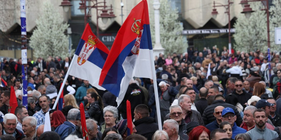 Aranđelovac "pun ko oko": Na predizbornom skupu SNS-a veliki broj građana