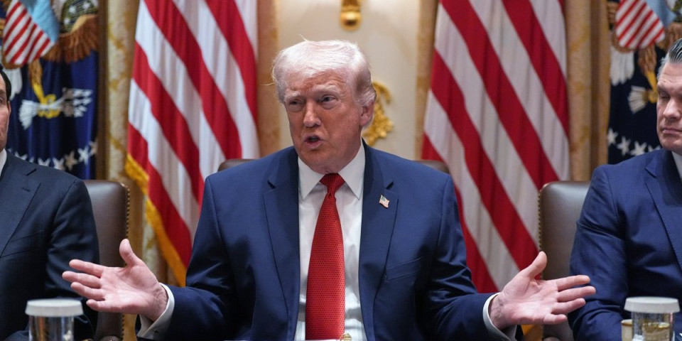 Trampova brutalna poruka Teheranu: Vratićemo Iran u kameno doba, bombardovanje ne prestaje!