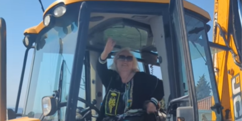 Zorica Marković sela u bager - Pokazala kako teku radovi na izgradnji kuće (VIDEO)