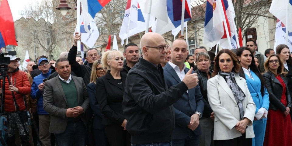 ''Blokaderi se ponovo latili starog metoda i zato ih pobeđujemo'' - Hitno se oglasio Vučević povodom pretnji Janjuševiću