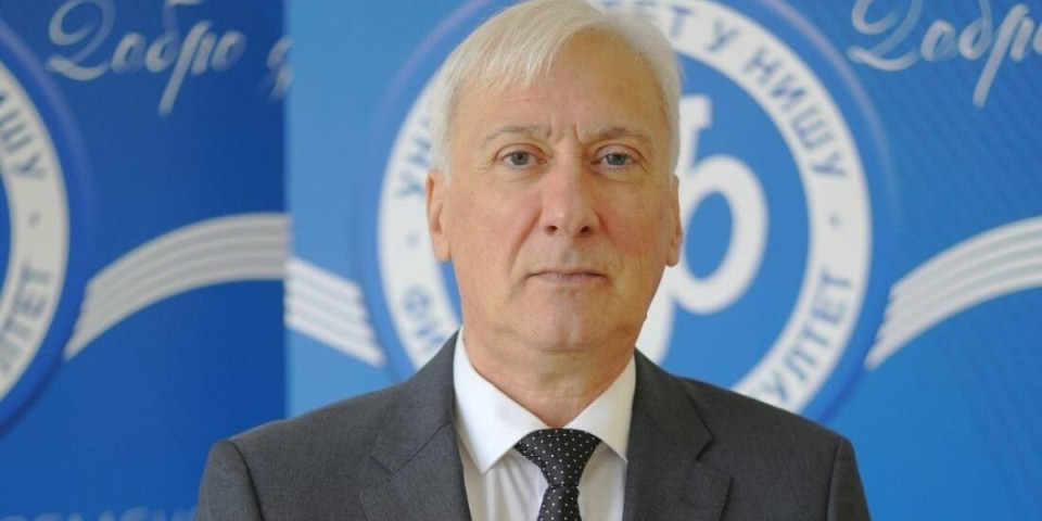 Nekontrolisani troškovi dekana Filozofskog fakulteta u Nišu: 2,4 miliona za vrata koja ne postoje