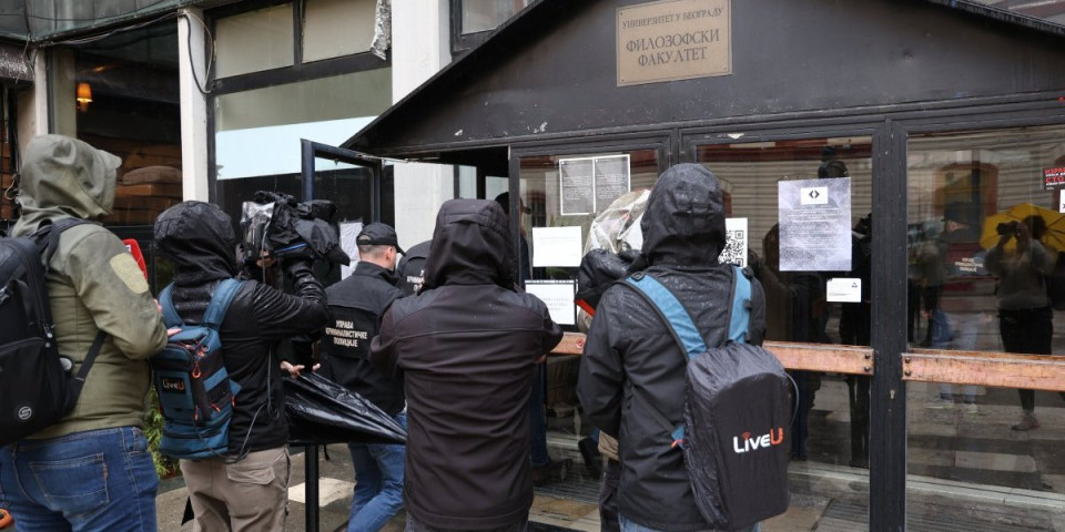 Hitno! Policija u zgradi Filozofskog fakulteta u Beogradu (FOTO/VIDEO)