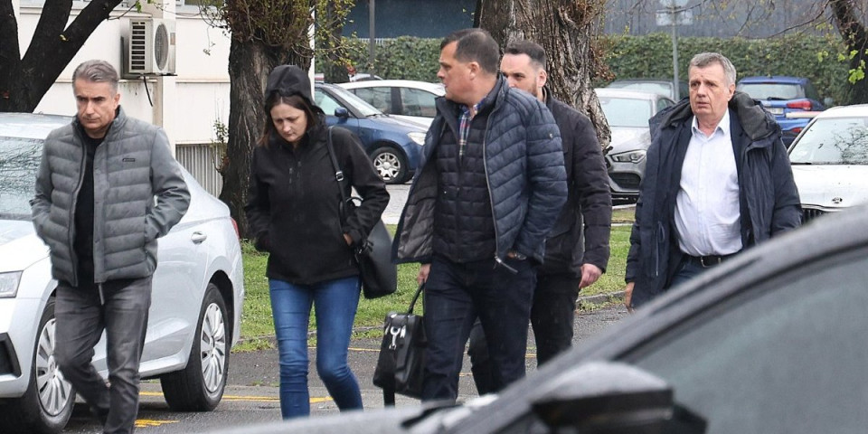 Stigli na saslušanje! Dekan Sinani i drugi zaposleni na Filozofskom fakultetu došli u policiju na zahtev Tužilaštva