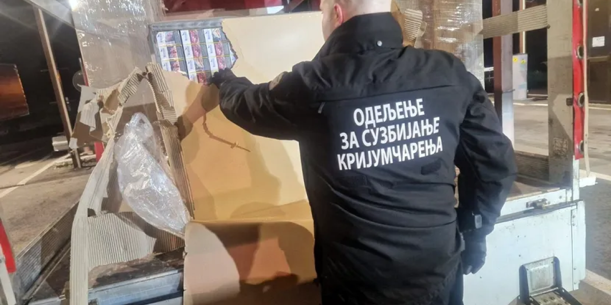 Policija pronalazi sakrivene cigarete