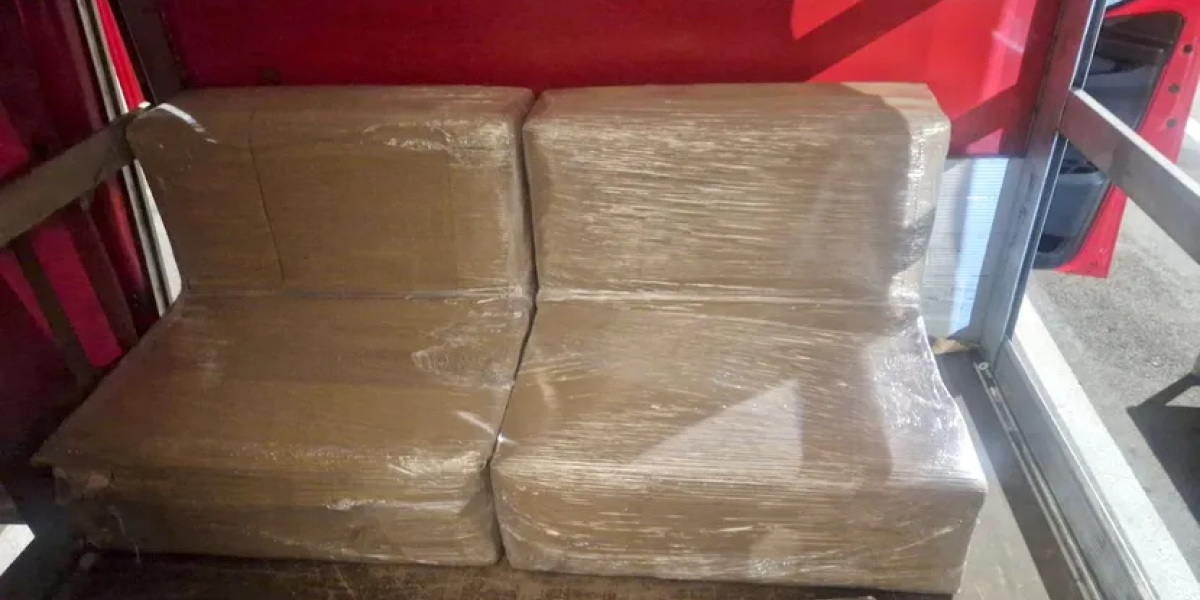 Fotelje u kojima su sakrivene cigarete