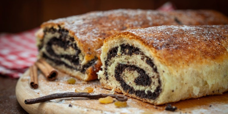 Štrudla sa makom: Starinska poslastica koja osvaja ukusom - topi se u ustima