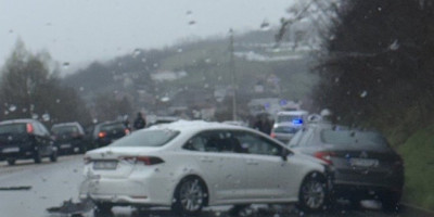 Udes kod Užica: U lančanom sudaru teško oštećena više vozila (FOTO)