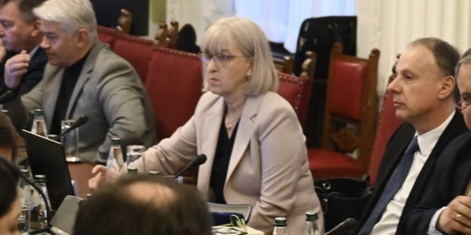 Blam! Djokić izjavljuje saučešće tek kad ga je ministar upitao da li je to uradio - A juče bančio po proslavama! (VIDEO)