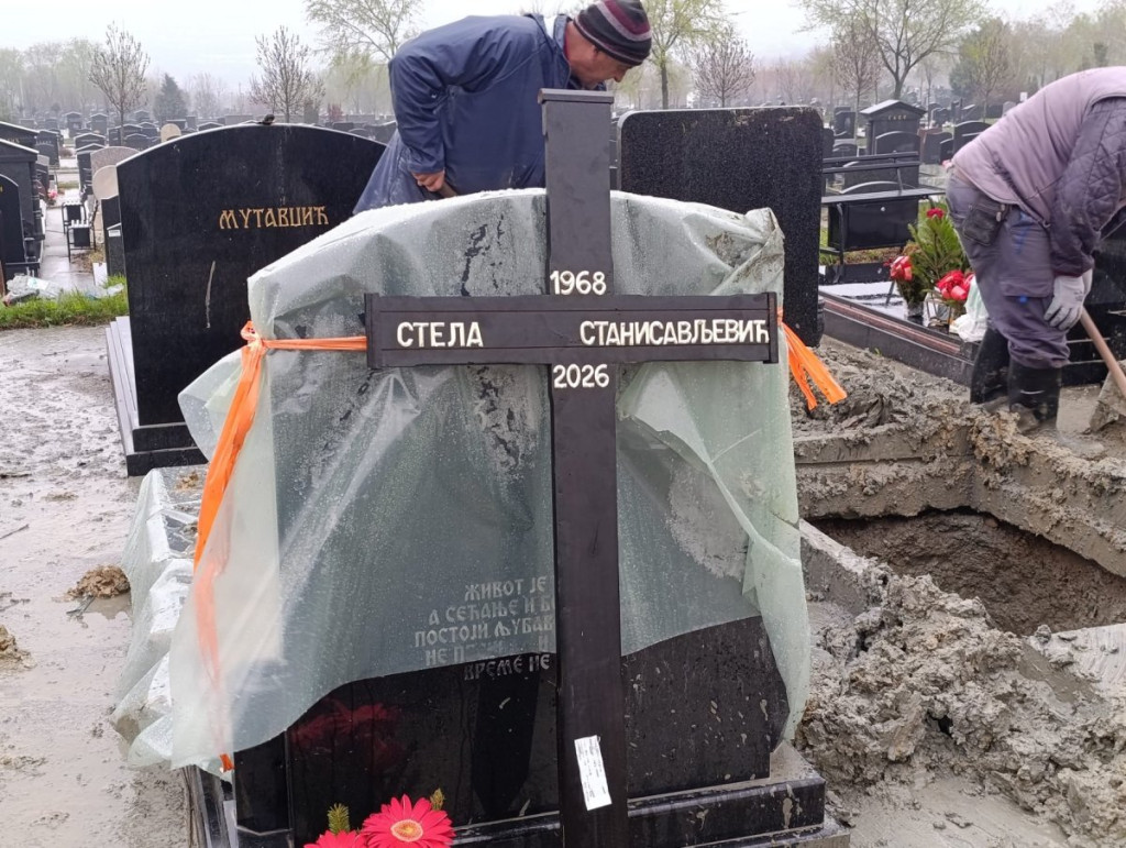 Golubović na sahrani Stele Savić urlao na prijateljicu: "Dolaze pijani, a momenat je pretežak"