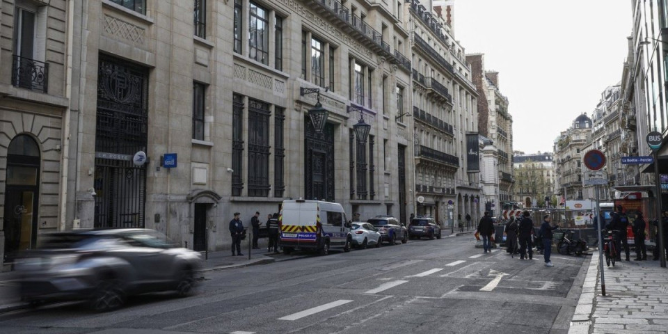 Banka na udaru bombaškog napada! Naređena hitna evakuacija - država na nogama (FOTO)