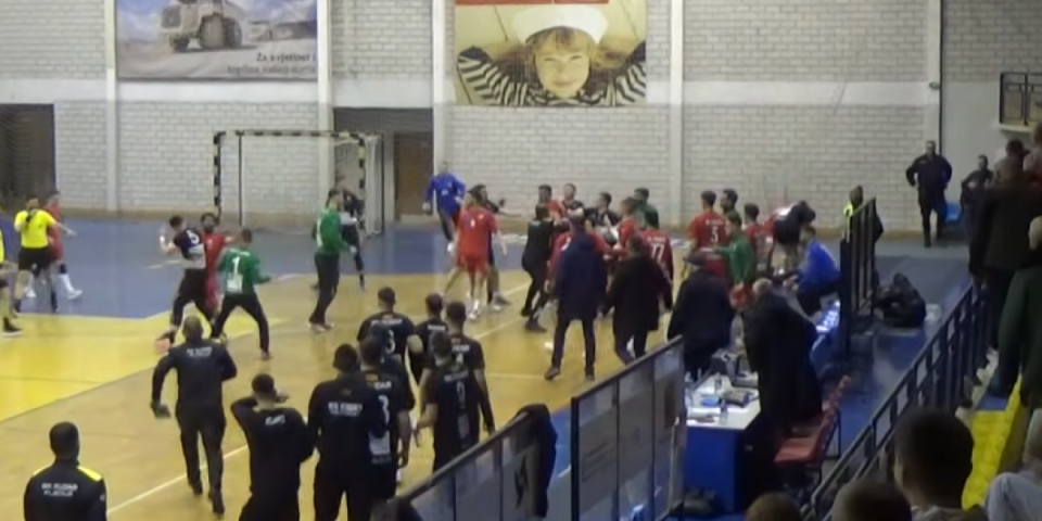 Divljaštvo na Kupu Crne Gore: Igrač nokautirao protivnika, pa napao predsednika kluba (VIDEO)