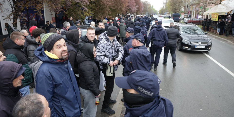 Panika pred rezultate! Pljušte optužbe među blokaderima - međusobne svađe na izborni dan! (FOTO)