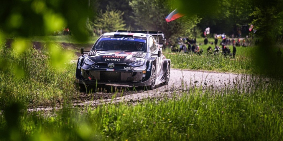 Užas u Hrvatskoj: Auto izleteo sa staze i povredio četiri osobe, među njima i osmomesečna beba