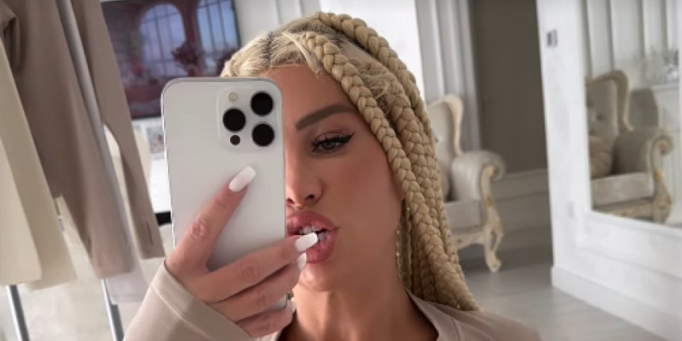 Stanija prešla u plavuše: Fura kikice do zadnjice, reakcije javnosti podeljene (FOTO)