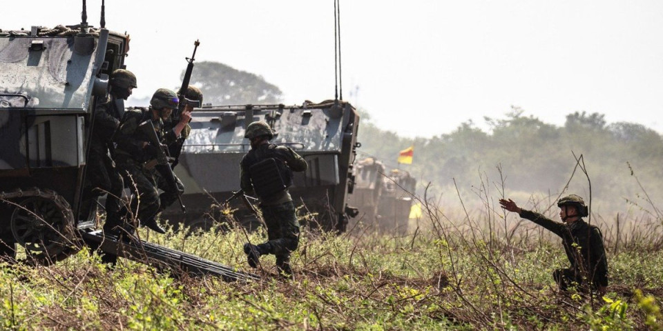 Počelo je! Amerika dovukla 50.000 vojnika, poznato šta je cilj - svet drhti od straha, svi čekaju naređenje Trampa
