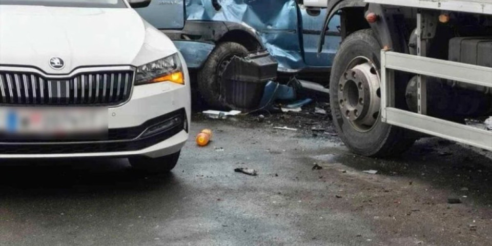 Težak udes na kovinskom mostu: Poginula jedna osoba (FOTO)