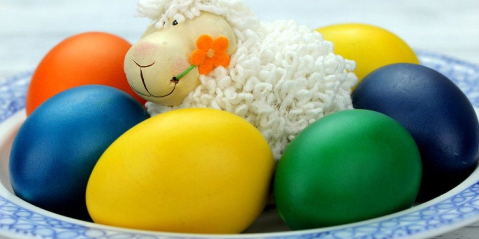 Farbanje jaja uz pomoć soli: Do jakih boja za par minuta - najbrža tehnika koja daje zapanjujući rezultat