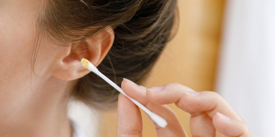 Očistite uši od cerumena brzo i lako: Domaći rastvor koji izbacuje čepove i rešava gluvoću