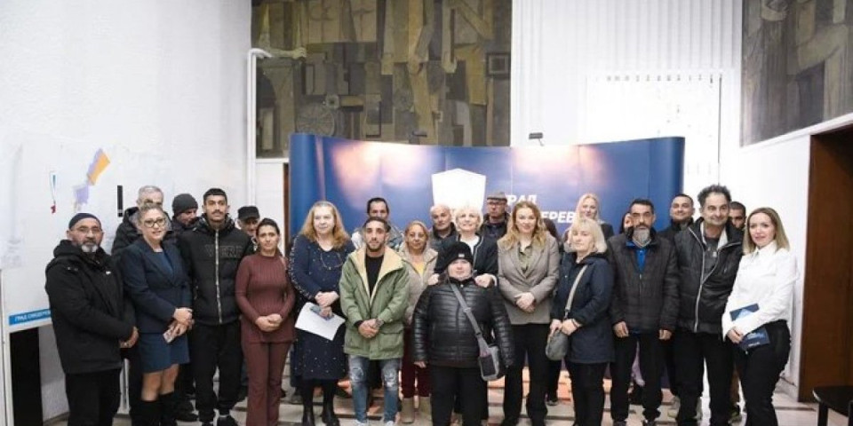 Komesarka Stanisavljević uručila pomoć za 40 porodica u Smederevu: Obezbeđen i ogrev za još 55 domaćinstava (FOTO)