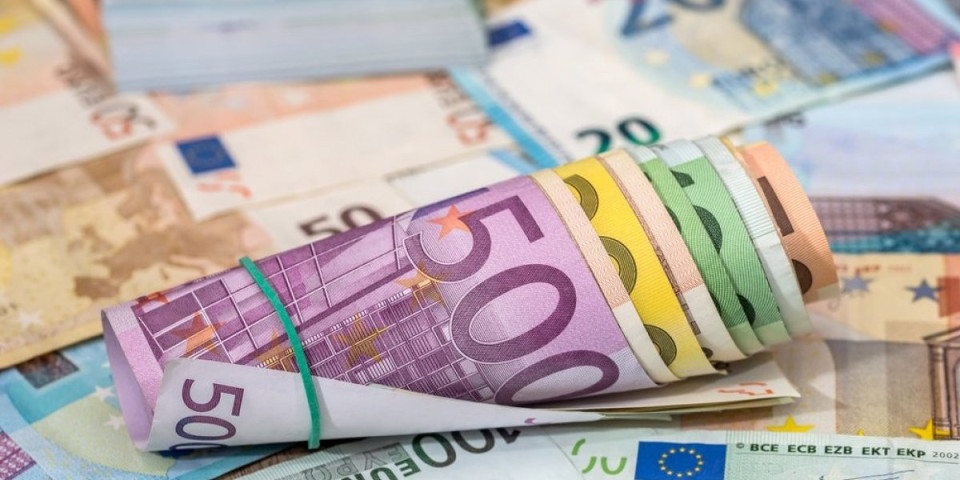 Novac stiže za 4 znaka: Evo ko će dobiti pare do 11. aprila, a jedan znak treba da igra igre na sreću