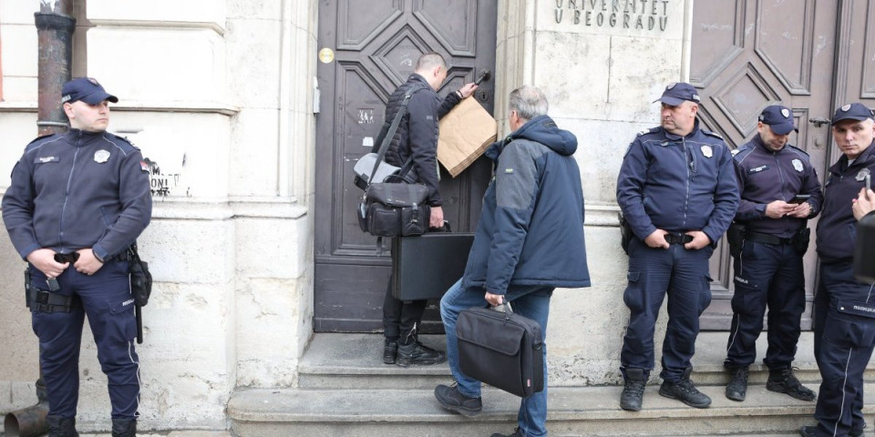 Završen pretres! Pripadnici UKP napustili prostorije Rektorata