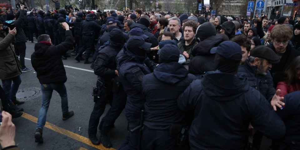 Ovo su blokaderi teroristi! Napadaju policiju, veličaju šiptarske zločince (FOTO/VIDEO)