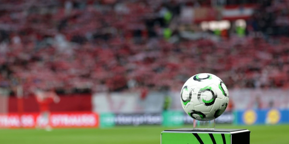 Horor scena na meču Hrvatske! Selektor se srušio na terenu, hitna pomoć reagovala