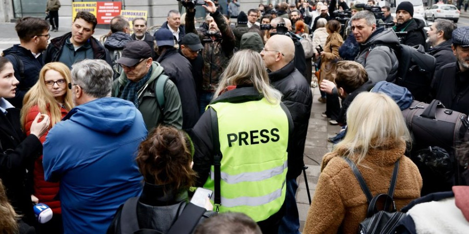 NUNS sa Hrvatima i lažnom državom Kosovo udario na Srbiju: Skandalozan mejl otkrio ko stoji iza napada na državu