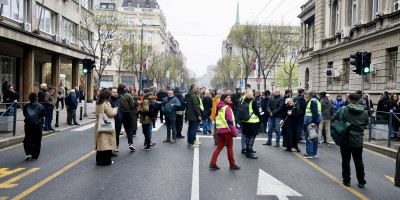 Blokaderi koji su više od 17 terorisali većinsku Srbiju sve češće terorišu i protivnike vlasti, samo ako nisu sa njima na listi.