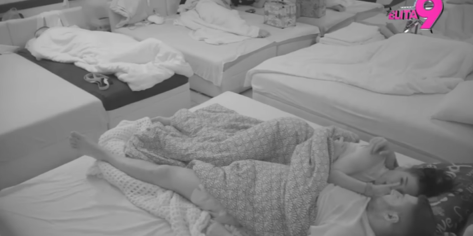 Asmin se uvukao Maji u krevet: Vrela akcija u Eliti, tresla se spavaća soba (VIDEO)