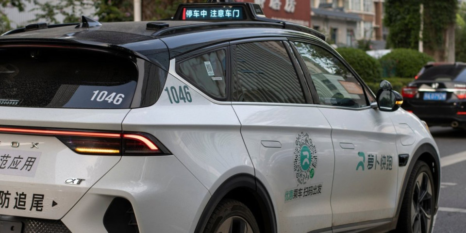 Pobuna robota u Kini! Veštačka inteligencija otkazala poslušnost, robo-taksiji paralisali grad (FOTO/VIDEO)