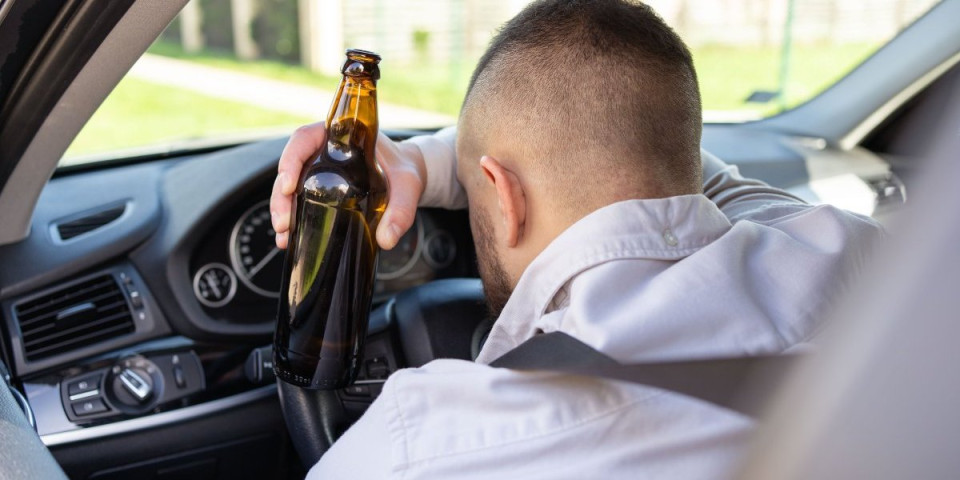 Kako je uopšte ovo izveo? Vozio sa 4,17 promila alkohola u krvi, policija ga zaustavila, pa strpala u zatvor - i to na mesec dana