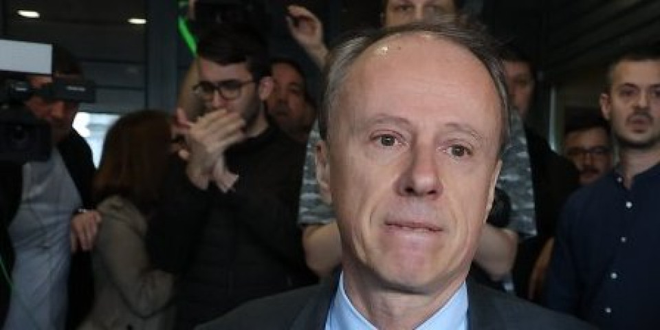 "Kako blokaderi znaju koliki je rektorov ponos?": Objava FDU u blokadi, tačno u centimetar, izazvala buru... - Da li je ovo moguće?! (FOTO)