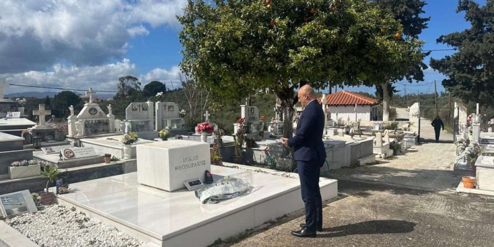 Ambasador Srbije položio venac velikom prijatelju srpskog naroda Mikisu Teodorakisu