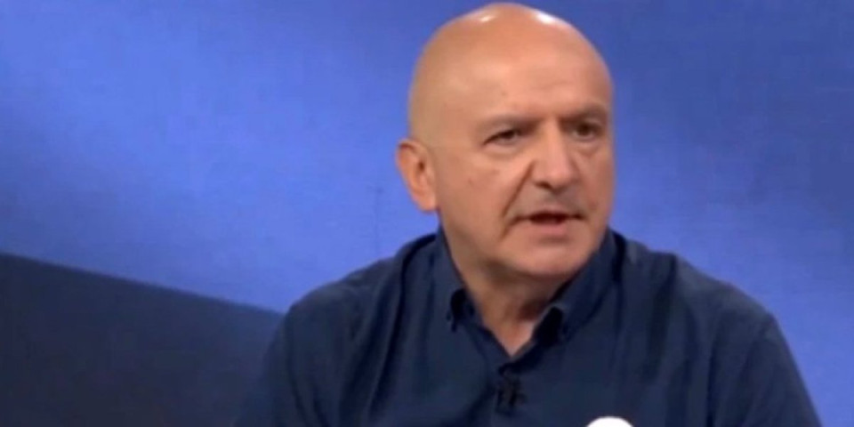 Raspad među blokaderima, ko je ovde lud?! Čak i blokaderski profesor priznao: Lažnu studentsku listu kroji tajna sila, studenti nemaju pojma ko ih vodi (VIDEO)