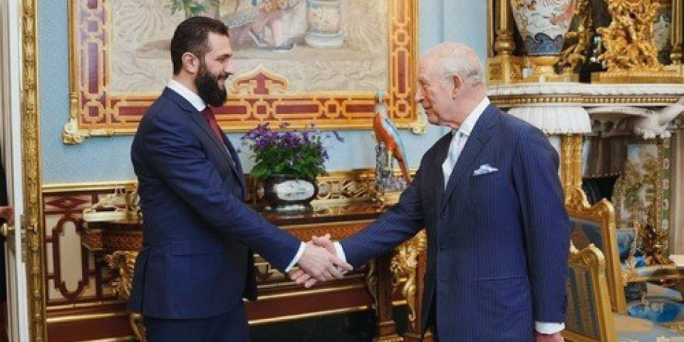 Svet u šoku zbog slika iz Londona: Kralj Čarls se rukuje sa čovekom kojeg je Zapad do juče hteo da uništi!