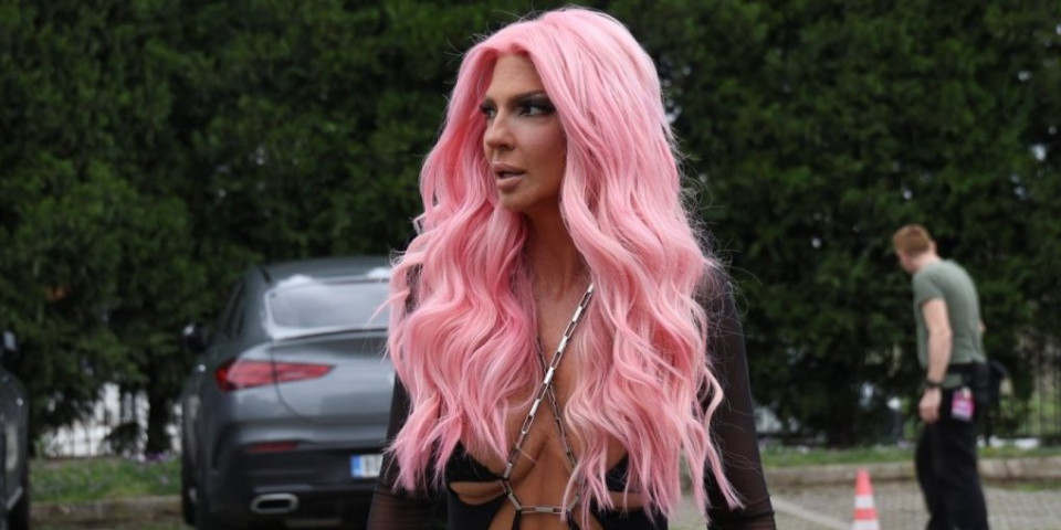 Mili je kroz suze Karleuši saopštio vest: Arkan joj je ovo oduzeo - Novi detalji večnog sukoba Cece i Jece (VIDEO)