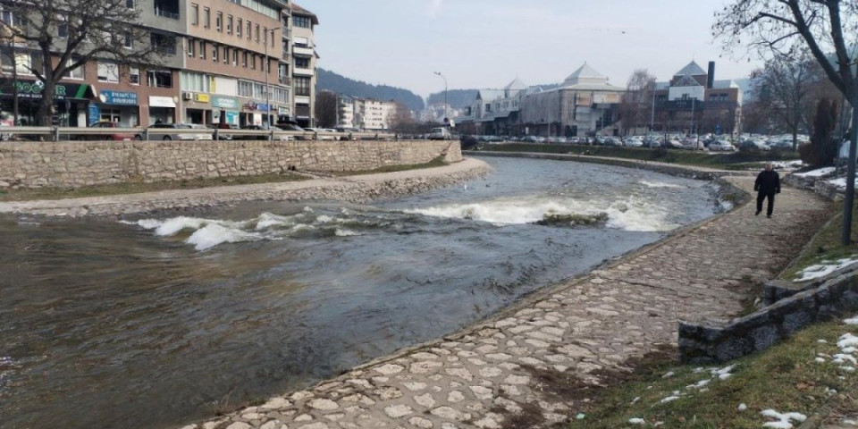 Ekipe za vanredne situacije u pripravnosti: Reke u koritima, situacija se prati