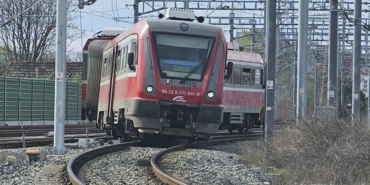 Voz iskliznuo iz šina