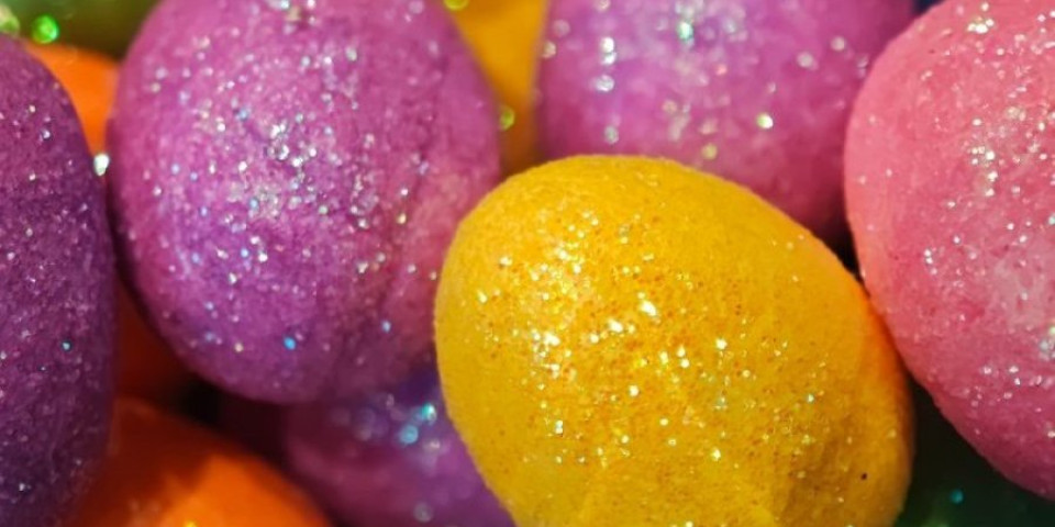 Svetlucava jaja u vinu: Najlepši brzi recept  - oduševljavaju bojom i luksuznim sjajem