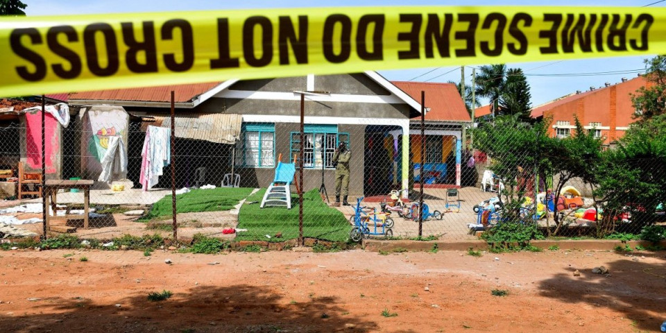 Horor u vrtiću: Došao da upiše dete, pa kenuo u krvavi pir: Ubijena tri dečaka i devojčica (FOTO/VIDEO)