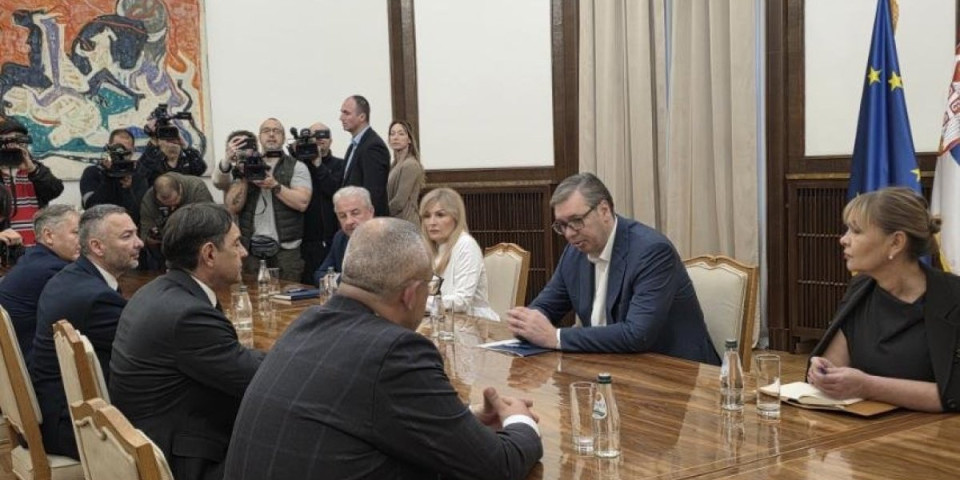 Počele konsultacije na Andrićevom vencu: Vučić sa predstavnicima Pokreta socijalista (FOTO)