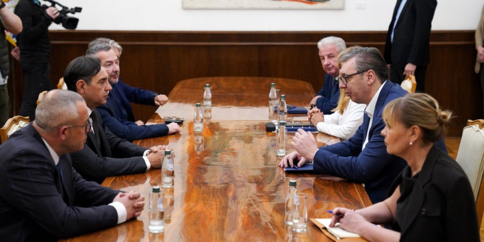 Predsednik pruža ruku svima! U toku konsultacije Vučića sa predstavnicima stranaka: Ovo su glavne teme razgovora