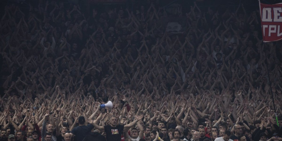 Navijači Zvezde fizički napali člana Uprave: Preskočili ogradu i zadali mu udarce po glavi