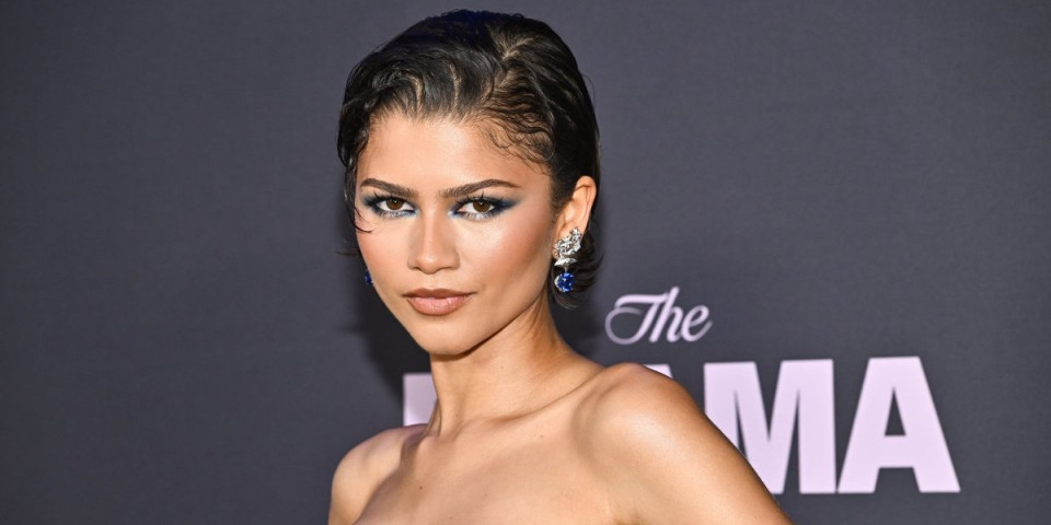 Zendaja ostavlja bez daha: U plavoj haljini zapalila mreže, a ceo svet bruji o značenju (FOTO)